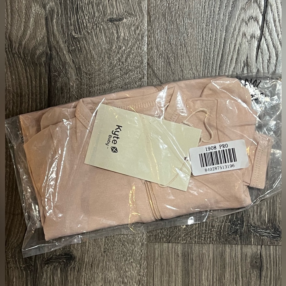 NIB NB Kyte zippered footie